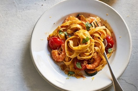 Tagliatelle with cherry tomatoes, courgettes and prawns
