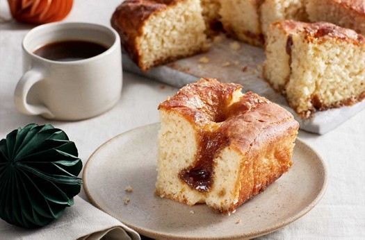 Sticky cardamom christmas bun
