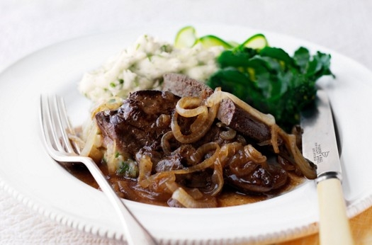 Lamb's liver with caramelised onions
