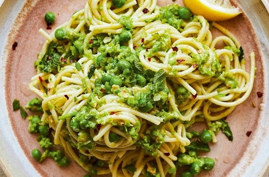 Spaghetti with pea, almond & mint pesto