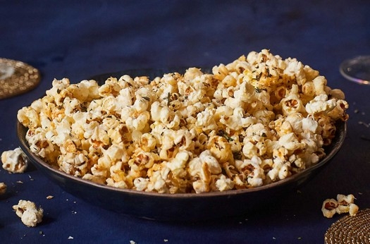 Cheesy rosemary popcorn