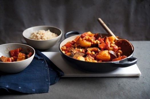 Aubergine, chickpea & red pepper curry