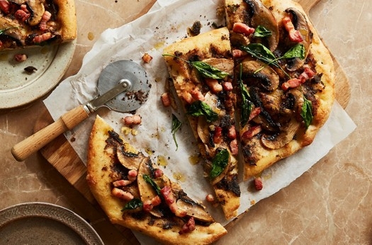 Mushroom, bacon & spinach roman-style pizza