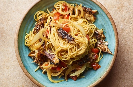 Speedy peppered mackerel noodles