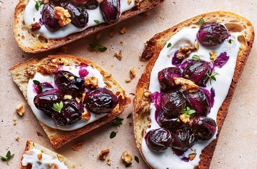 Whipped goat's cheese & grape toasts