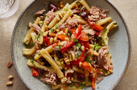 Tuna & roasted pepper pasta salad