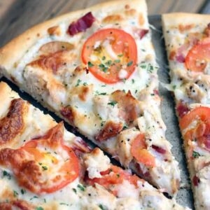 Garlic-ranch chicken pizza