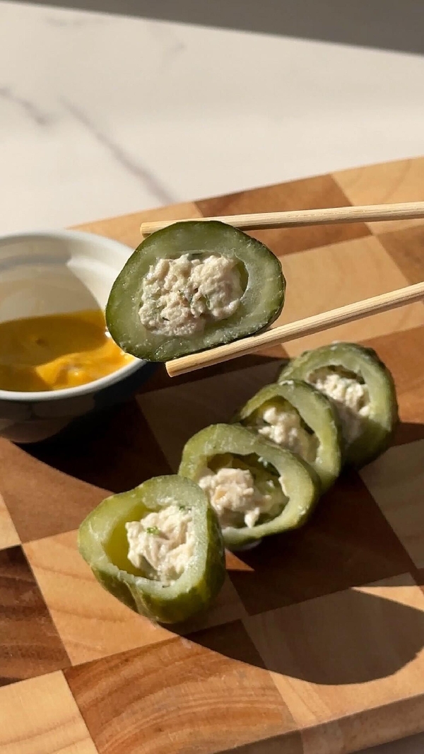 Stuffed pickle rounds