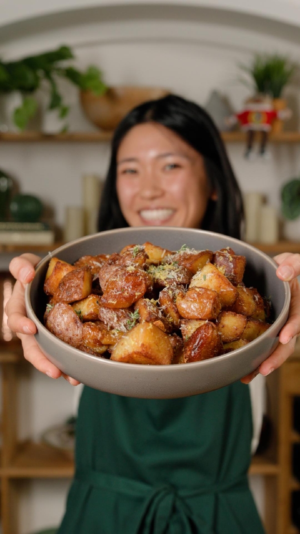 Elephant garlic crispy pub potatoes