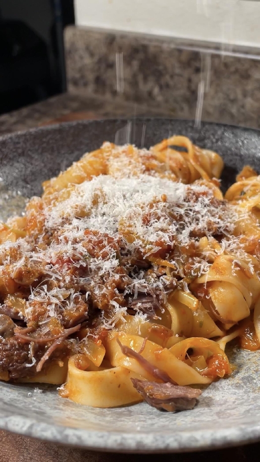 Tagliatelle with shredded beef and cabbage