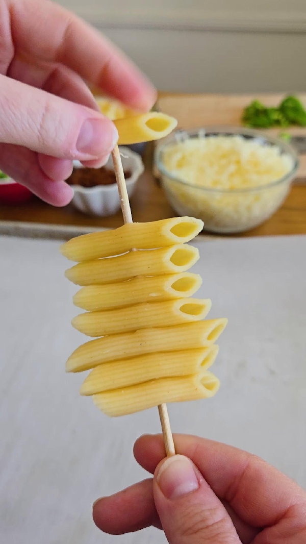 Pizza pasta sticks