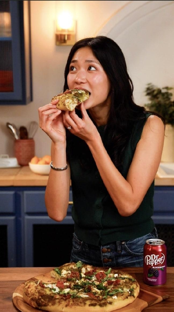 Prosciutto & goat cheese pizza with balsamic glaze