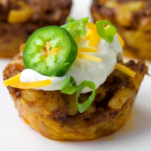 Chili mac ‘n’ cheese bites