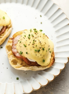 Classic eggs benedict