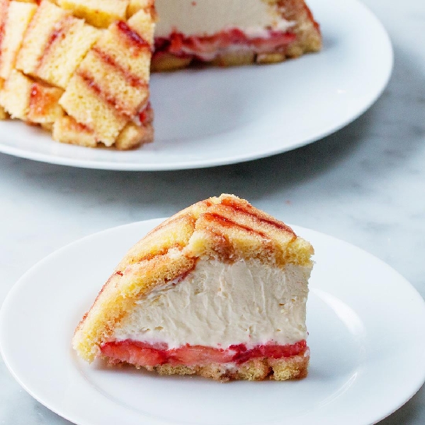 Strawberry shortcake cheesecake dome (charlotte royale)