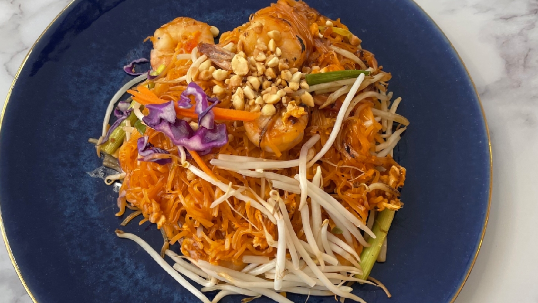 Shrimp pad thai