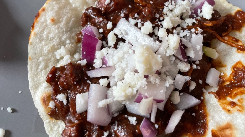 Easy dutch oven shredded chicken molè tacos (spicy)