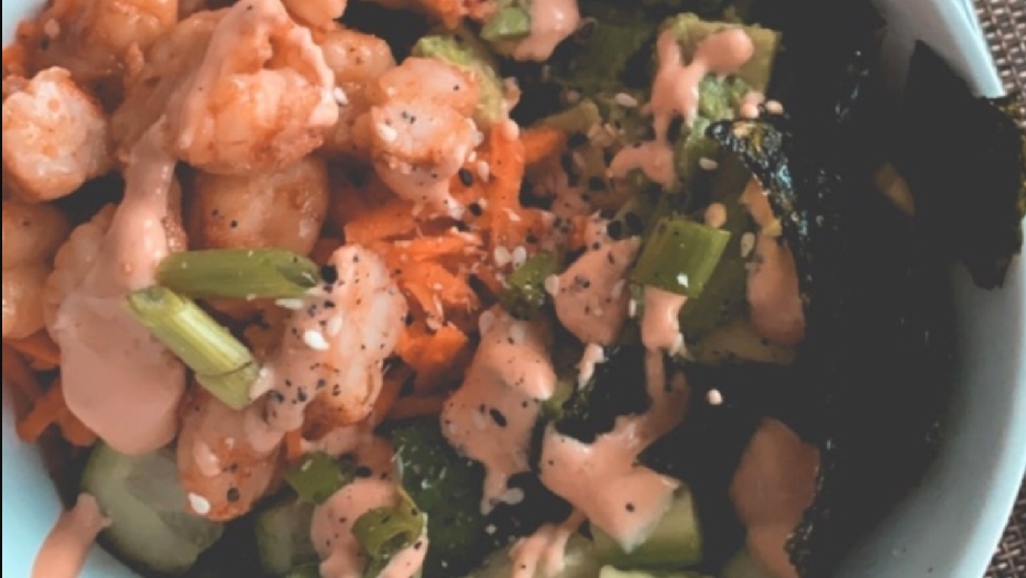 Healthy shrimp sushi bowl
