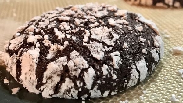 Gluten and dairy-free chocolate crinkle cookies