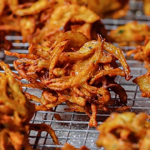Onion bhajis
