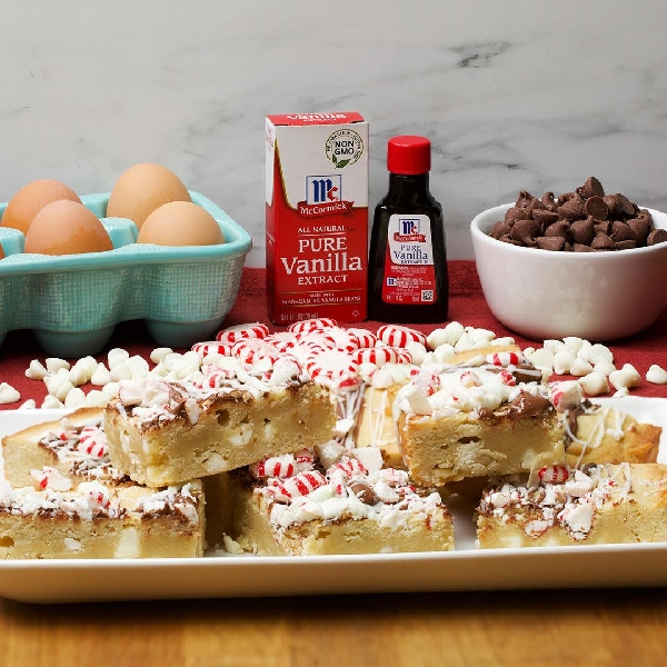 Peppermint bark blondies