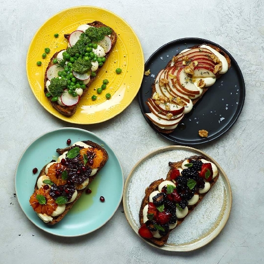 Ricotta toast for every season