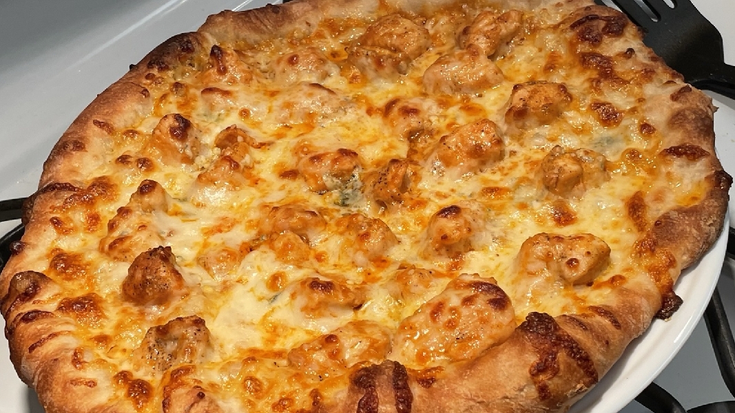 Buffalo chicken pizza