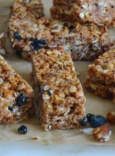 Almond, blueberry & date homemade granola bars