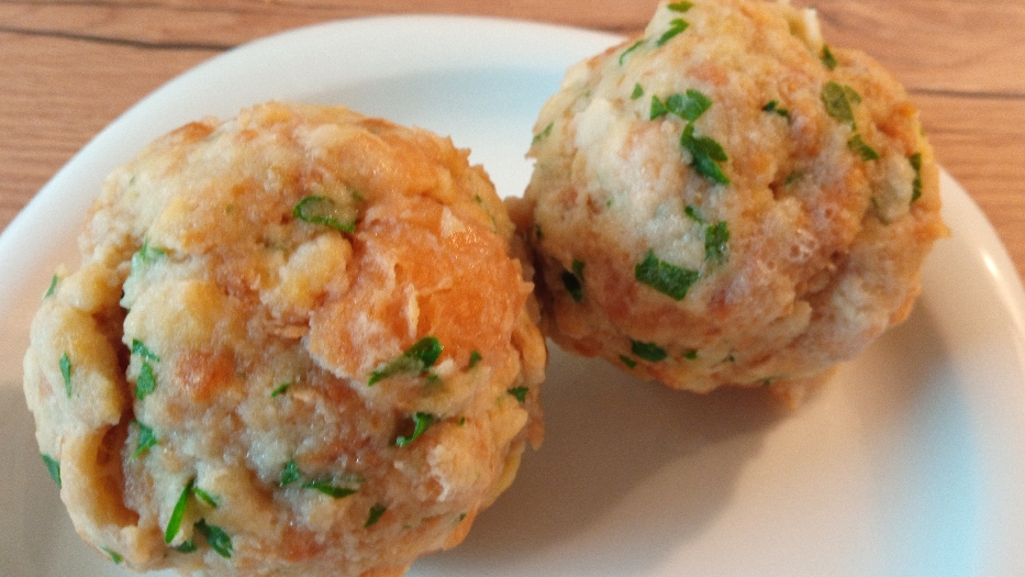 German bread dumplings "semmelknödel"