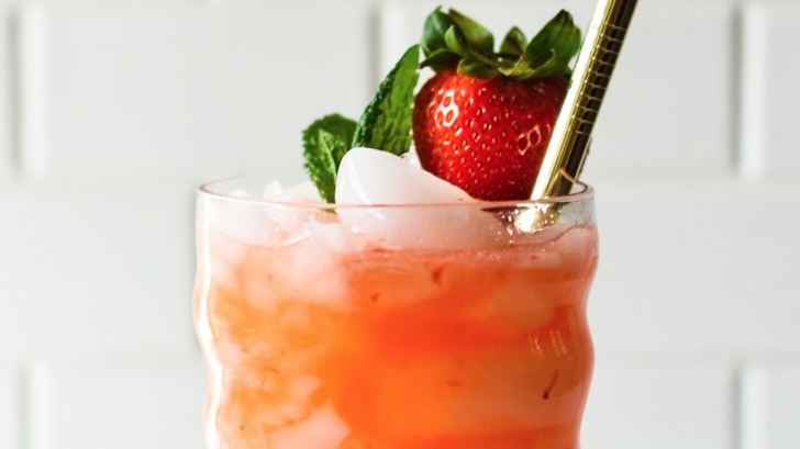 Strawberry moscow mule