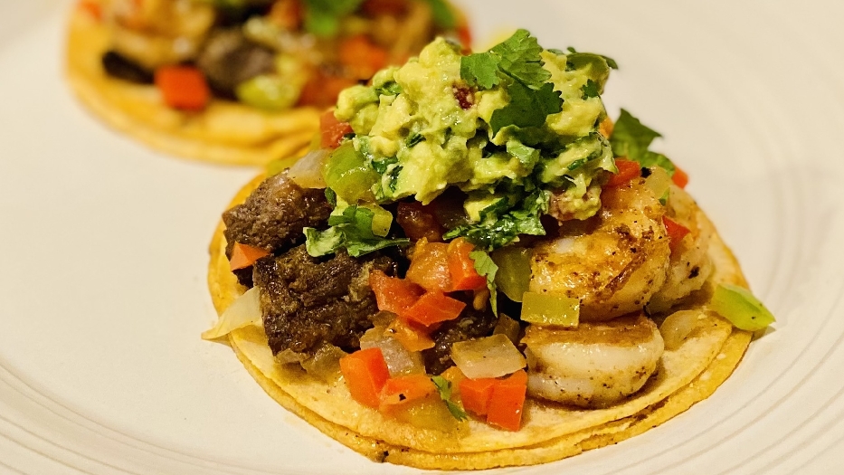 Surf and turf tacos (tacos mar y tierra)