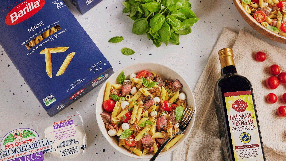 Caprese steak pasta salad