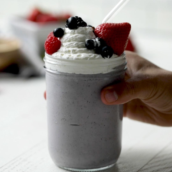 Boozy berry cobbler milkshake