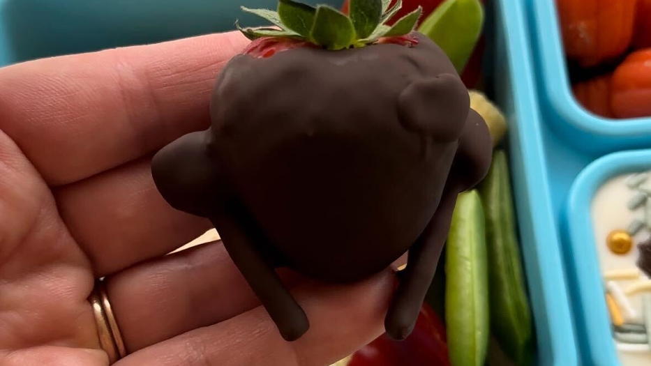 Chocolate-covered strawberry turkeys