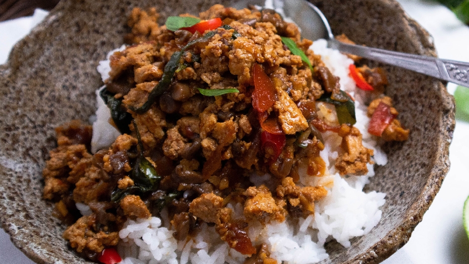 Vegan thai basil stir fry (vegan pad kra pao)