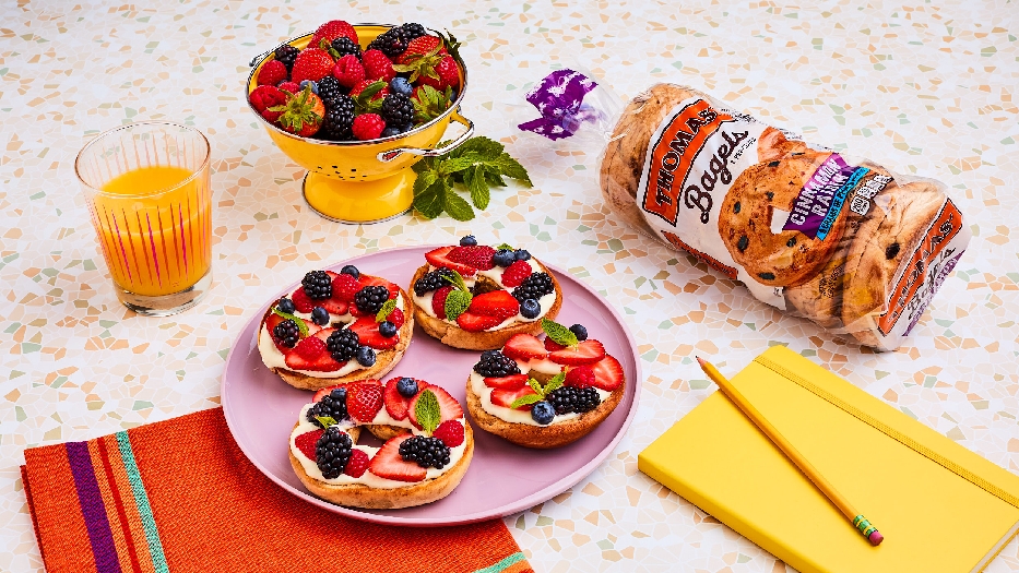 Whipped ricotta & berries bagel