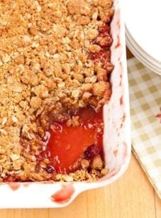 Apple cranberry oat crumble