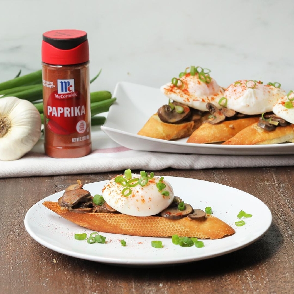 Creamy mushroom toasts