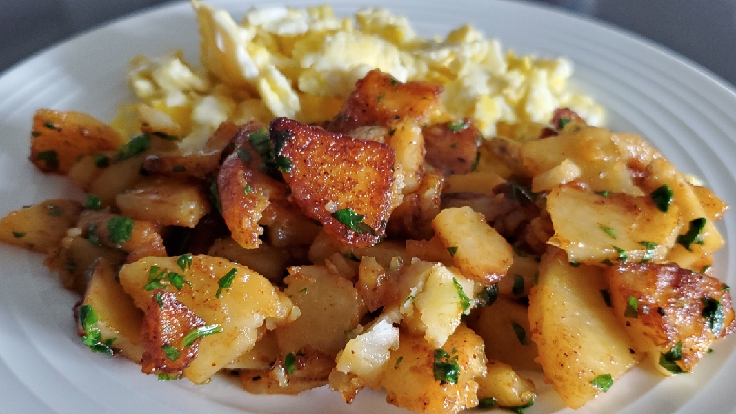 Crispy pan-fried breakfast potatoes