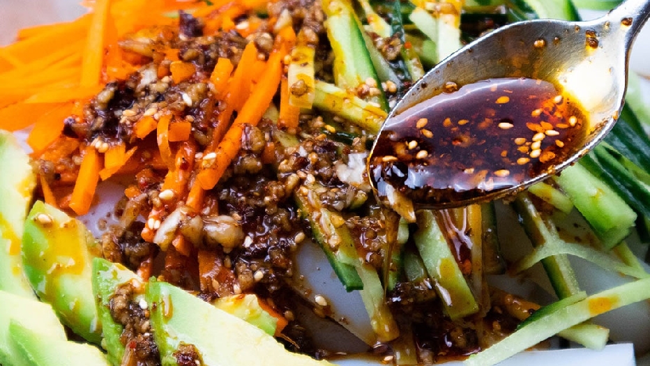 Avocado mung bean jelly noodle salad