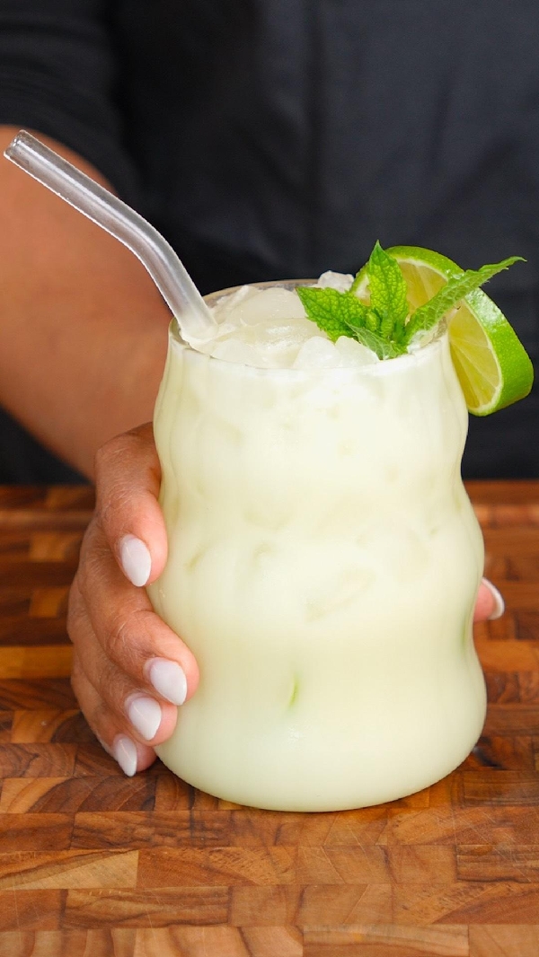 Coconut brazilian lemonade