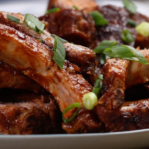 Slow-roasted pork ribs with maple bbq sauce