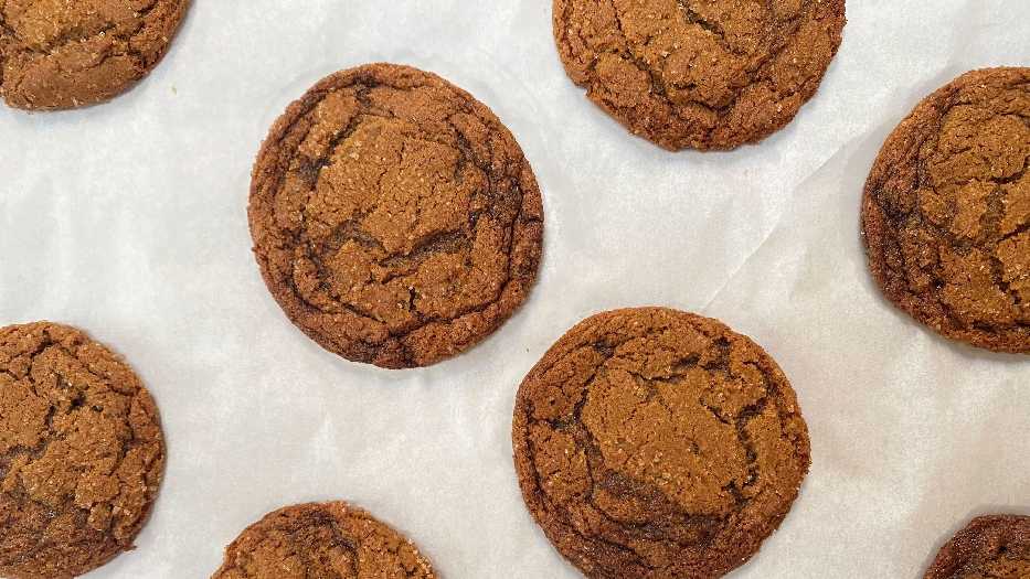 Chewy ginger molasses cookies