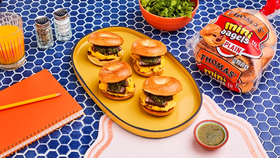 Steak & eggs mini bagels