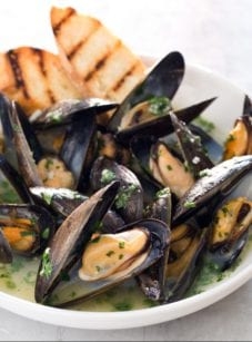 Steamed mussels in garlicky wine broth