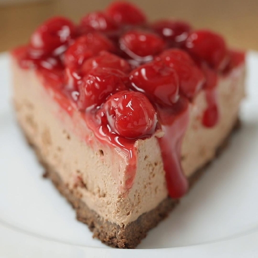 No-bake cherry chocolate cheesecake