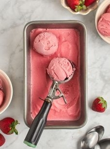 Strawberry frozen yogurt