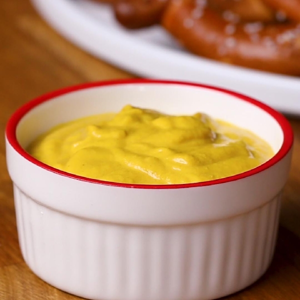 Spicy yellow mustard