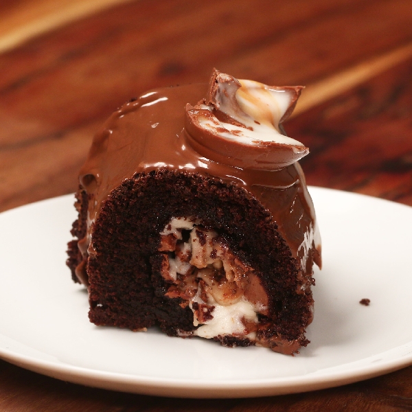 Creme egg bundt cake