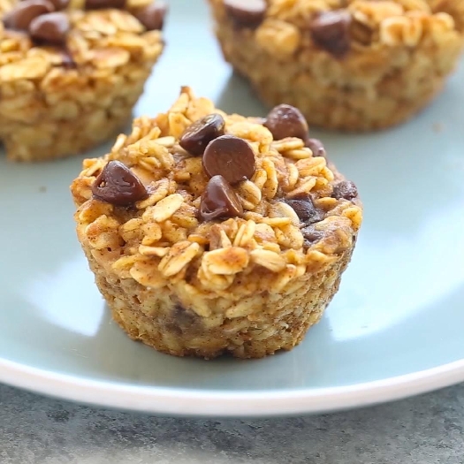 Pumpkin chocolate chip baked oatmeal cups